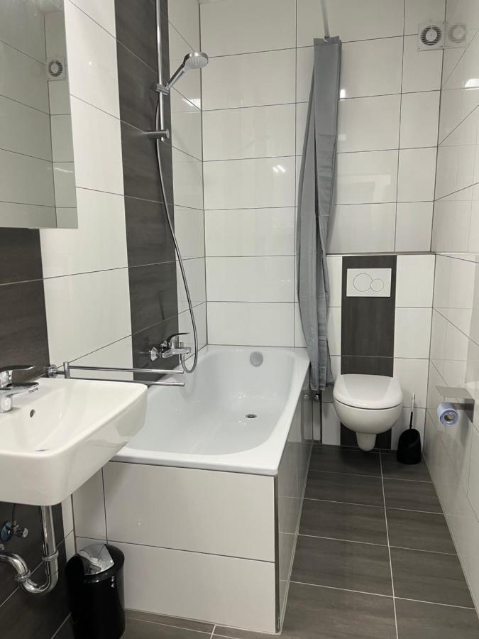 Freshly Renovated City Apartments Essen Kitchen Wifi Near Duesseldorf Airport Eksteriør bilde